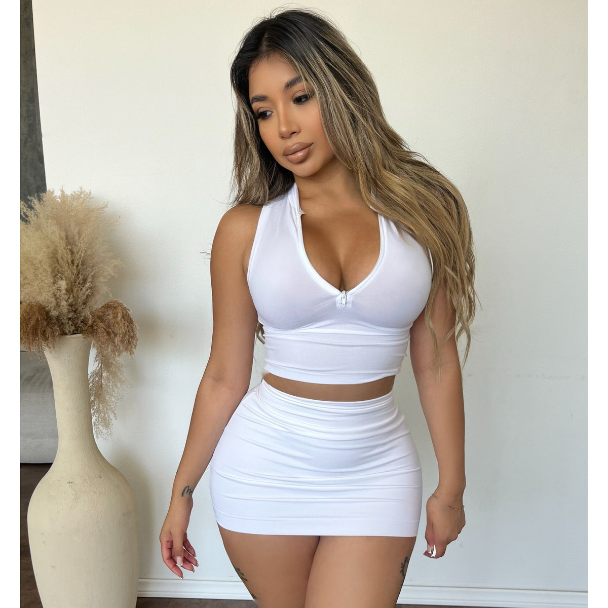 Anissa Soft zipper Neck No Sleeves Top (White)