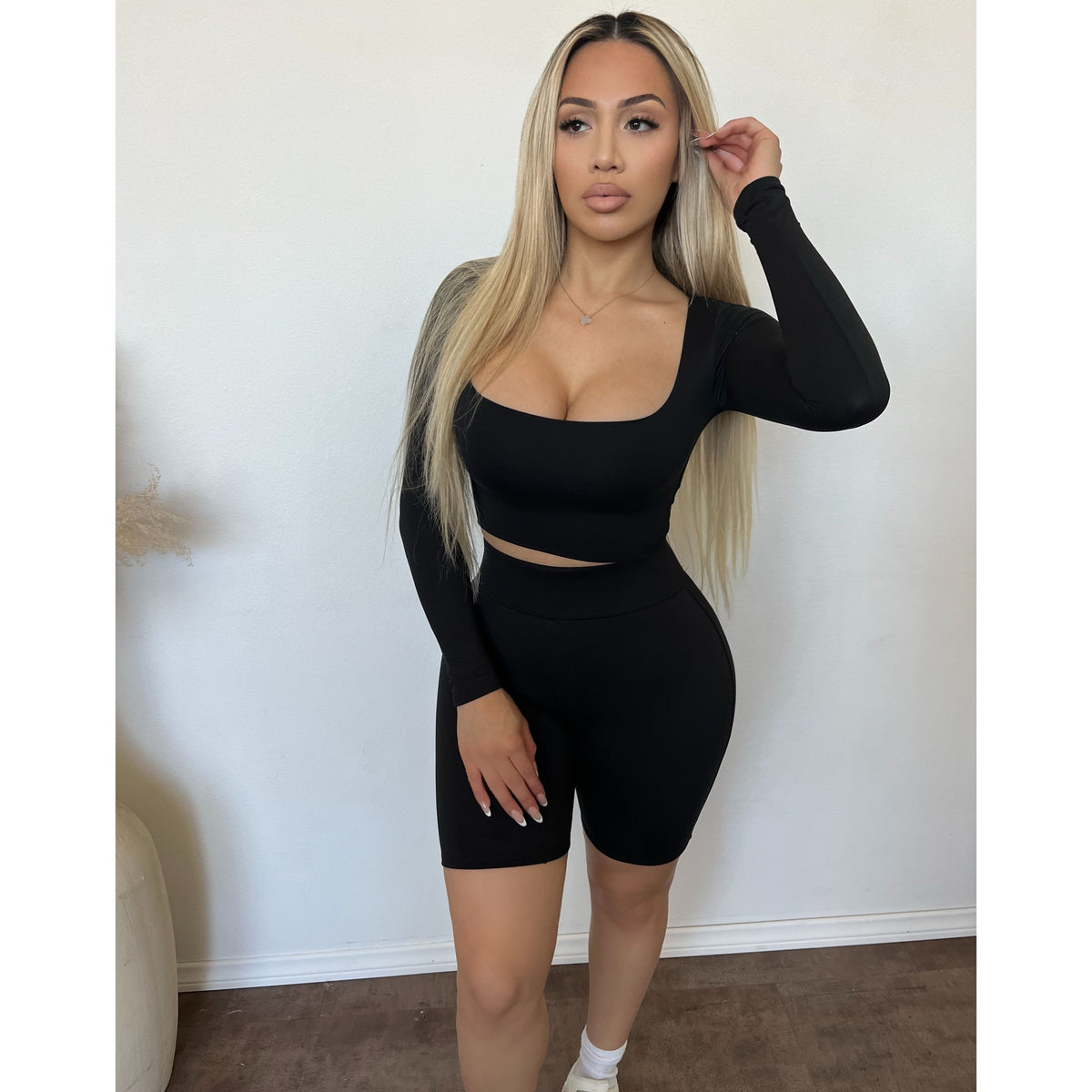 Cassie Scoop Neck Top W Biker Shorts Set (Black)