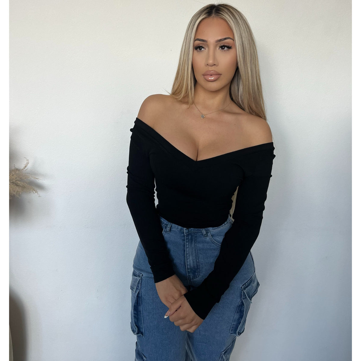 Makayla Deep V Neck Long Sleeve Top (Black)