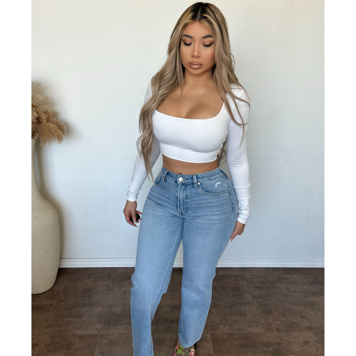 Rayleen Mid Rise Ankle Straight Jeans (Light)