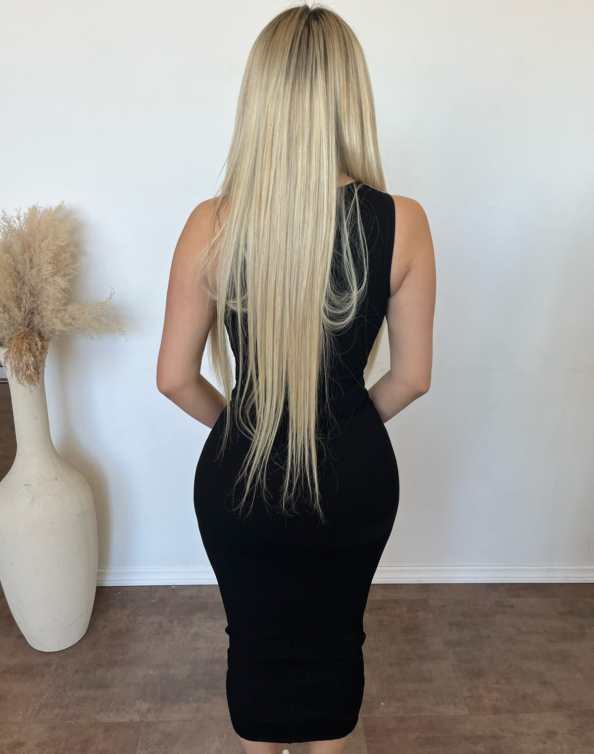 Melisa Snatched Round Neck Mid Dress (Black)